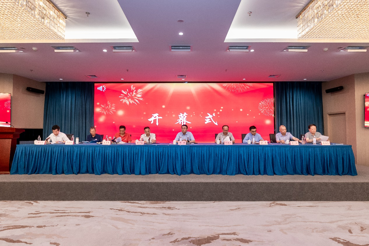 新时代肩负新使命 新征程逐梦新华章